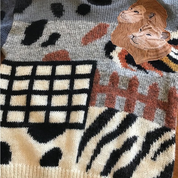 Vintage Lion Appliqué Padded Shoulder Acrylic Knit Sweater, Size Medium, Lion - Picture 4 of 6